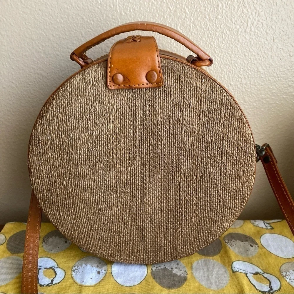 Vintage look round canteen crossbody purse
